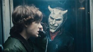 cerny-telefon-2-214444