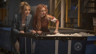 Kathryn Newton and Samara Weaving in READY OR NOT 2: HERE I COME. Photo by Searchlight Pictures/Pief Weyman, Courtesy of Searchlight Pictures. � 2025 Searchlight Pictures. All Rights Reserved.