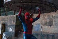 Spider-Man: Zbrusu nov� den